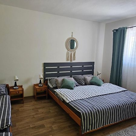 Penzion a Restaurace Na Záložně Kobylí Esterno foto