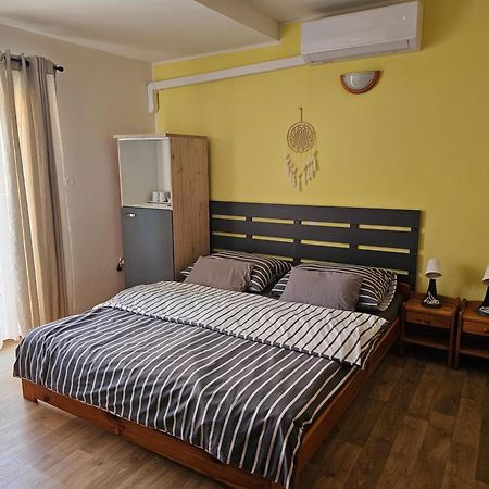 Penzion a Restaurace Na Záložně Kobylí Esterno foto