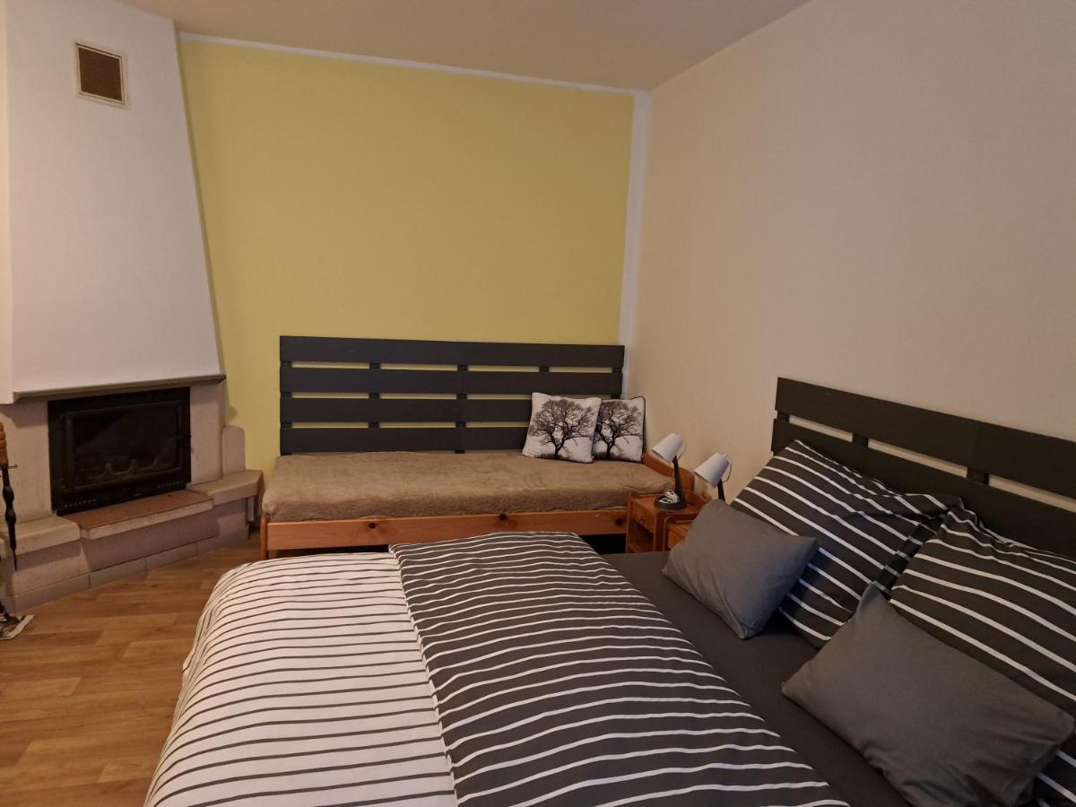 Penzion a Restaurace Na Záložně Kobylí Esterno foto