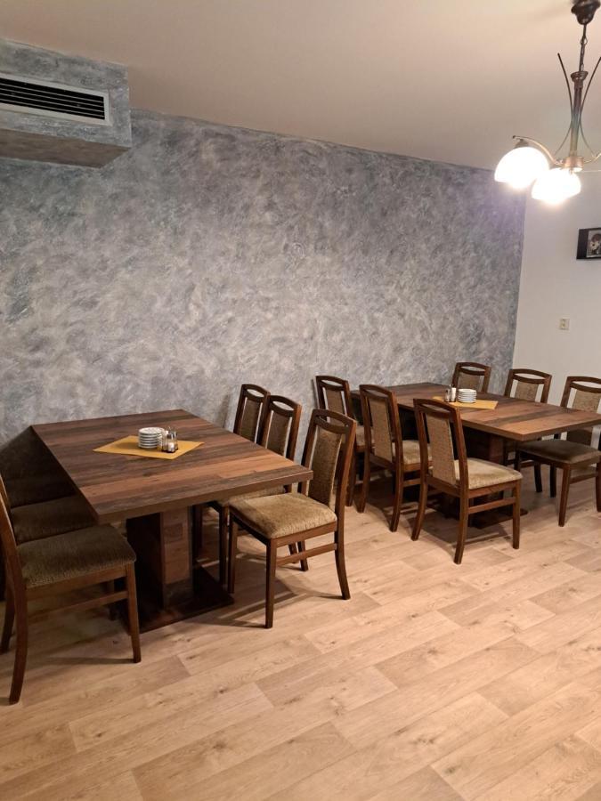 Penzion a Restaurace Na Záložně Kobylí Esterno foto
