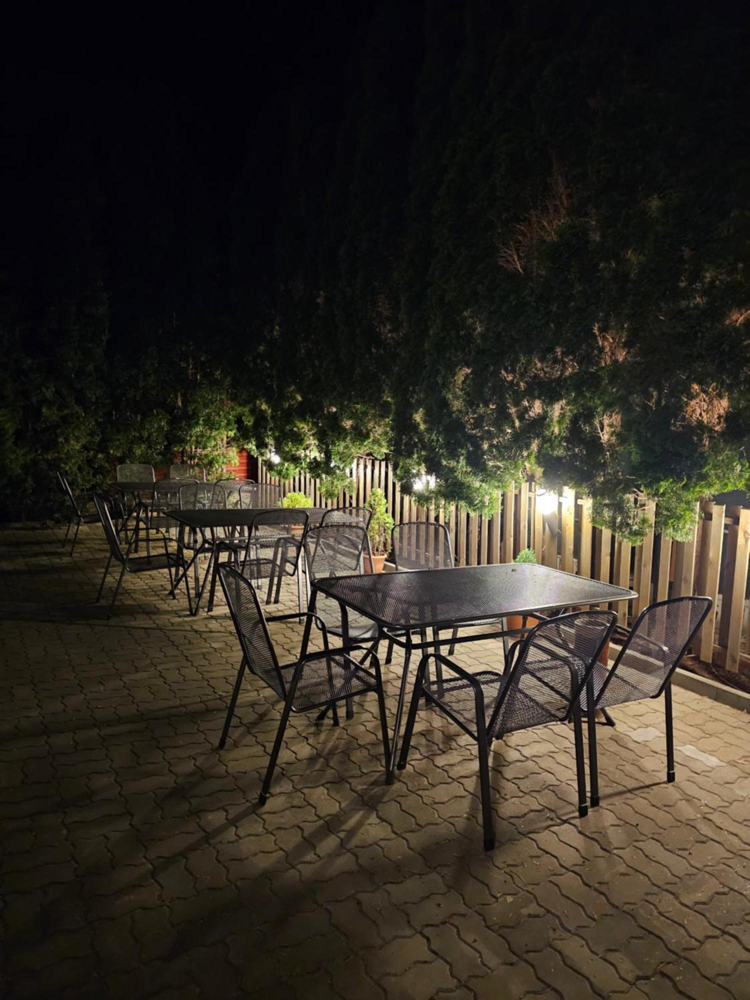 Penzion a Restaurace Na Záložně Kobylí Esterno foto