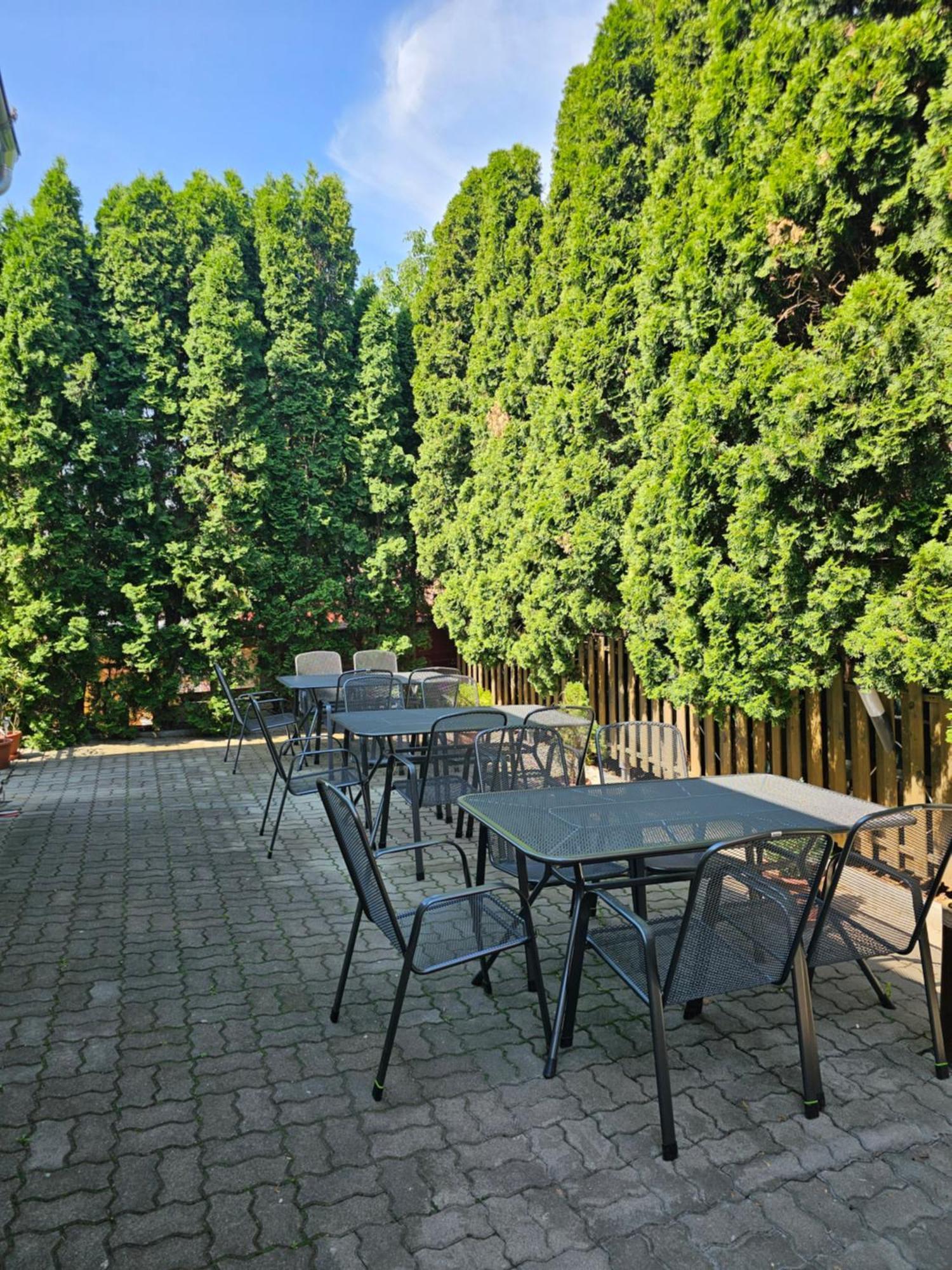 Penzion a Restaurace Na Záložně Kobylí Esterno foto