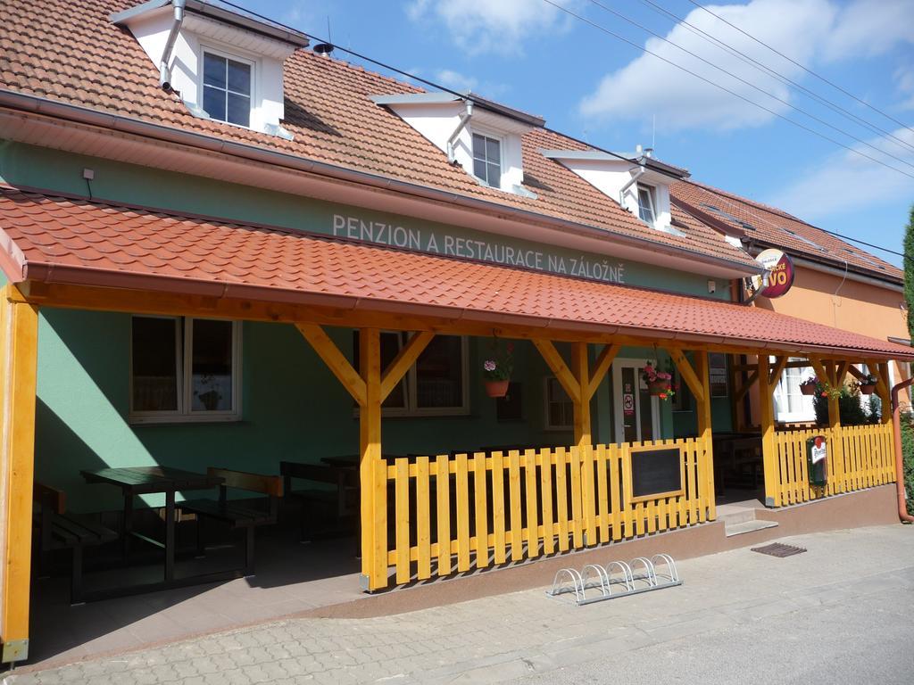 Penzion a Restaurace Na Záložně Kobylí Esterno foto