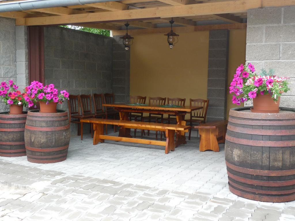 Penzion a Restaurace Na Záložně Kobylí Esterno foto