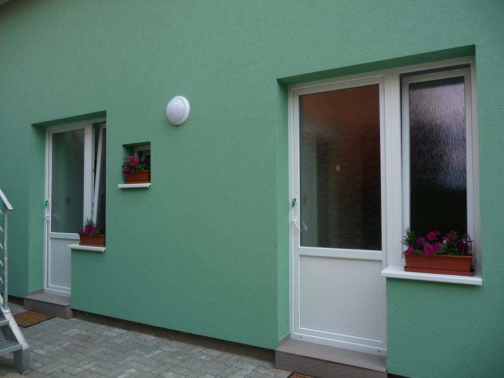 Penzion a Restaurace Na Záložně Kobylí Esterno foto