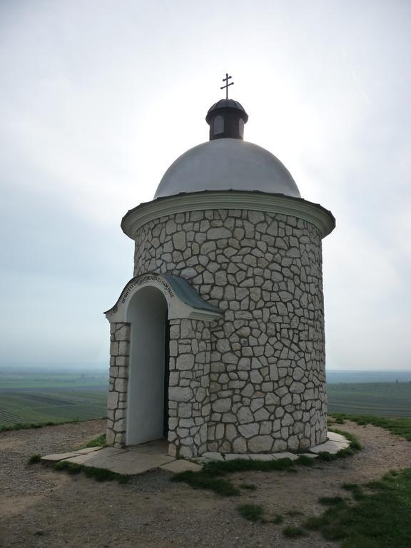 Penzion a Restaurace Na Záložně Kobylí Esterno foto