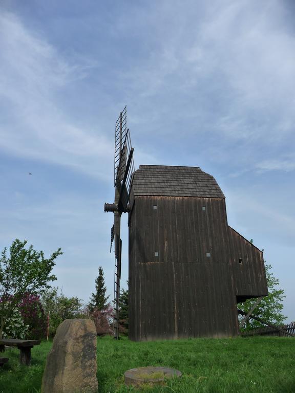 Penzion a Restaurace Na Záložně Kobylí Esterno foto